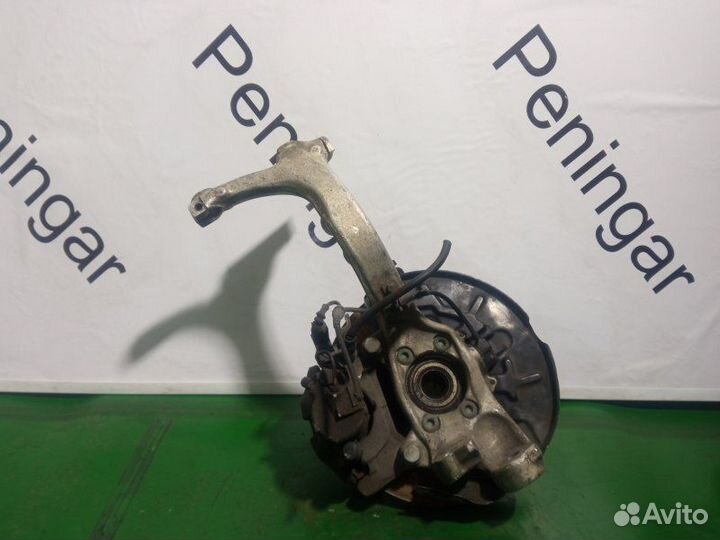 Ступица (кулак, цапфа) передняя левая Audi A4