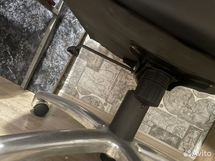 Компьютерное кресло коженное