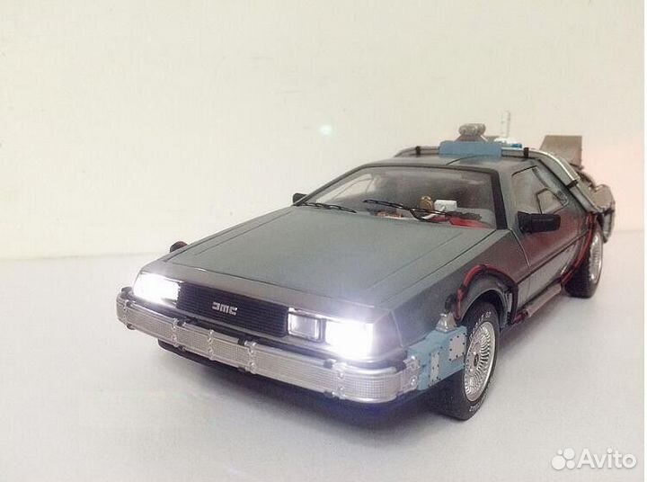 DeLorean DMC-12 