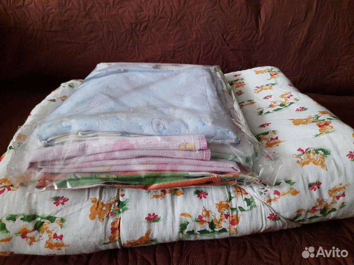 Одеяло+ простыни+пеленки