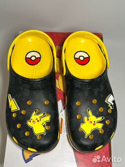 9 US Crocs Pikachu Classic Clog Black / Yellow