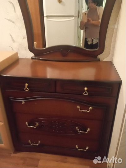 Комод с зеркалом