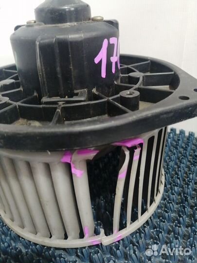 Мотор отопителя Mitsubishi Dion