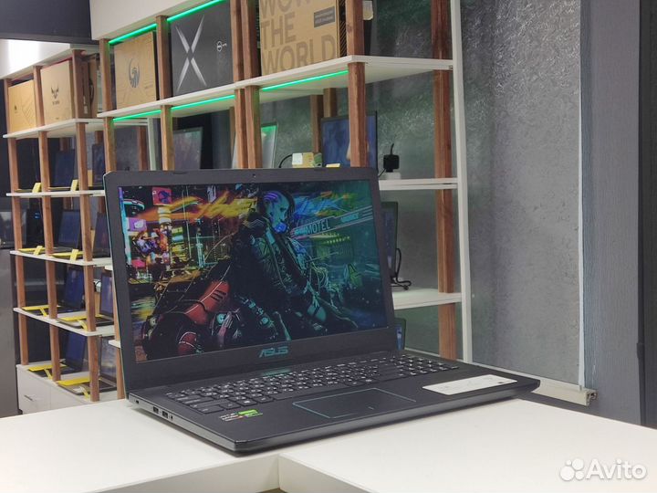 Игровой ноутбук Asus/ GTX 1050 / 8GB RAM/ SSD 256G