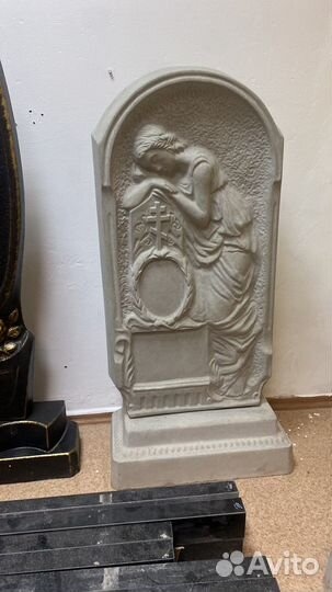 Памятники с надгробиями