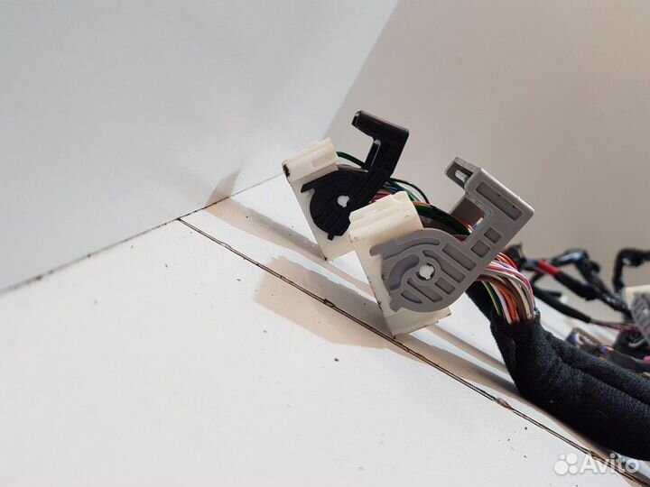 Электропроводка под торпедо (Hyundai Sonata)