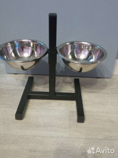 Миски для кормления собак на стойке