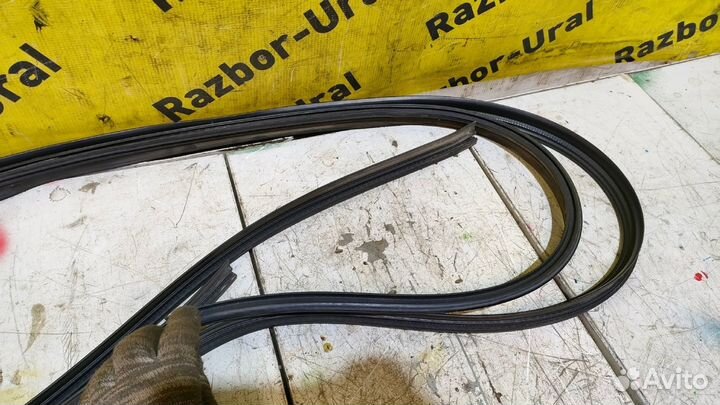 Уплотнители дверей верхние пара Форд Эскейп 1