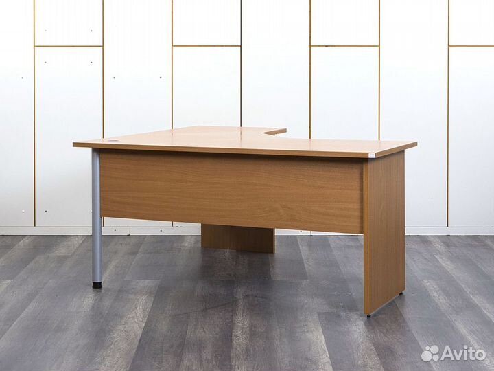Офисный стол угловой