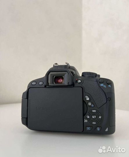 Зеркальный фотоаппарат canon 650d