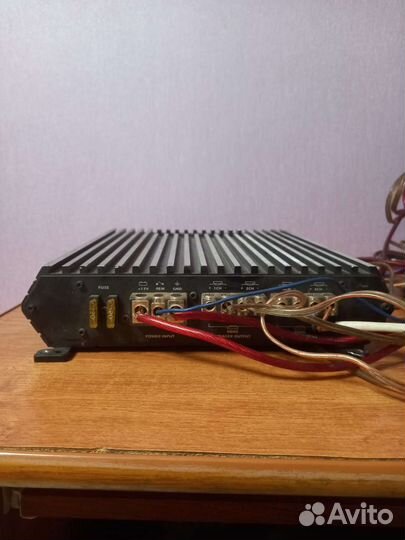 Автомобильный усилитель звука
