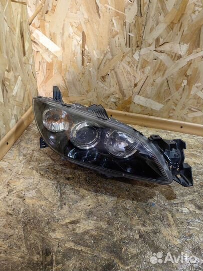 Фара правая Ксенон Мазда 3 BK седан до рестайлинг