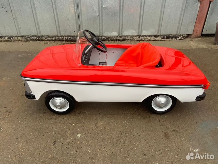 Педальный Москвич СССР после реставрации