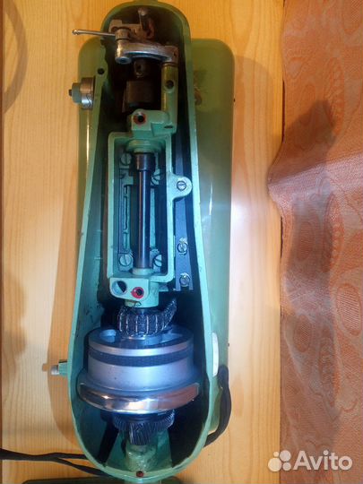 Швейная машинка Волга электрическая