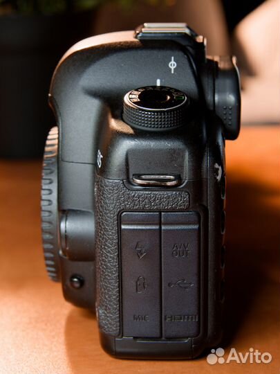 Canon EOS 5D mark II 2 полный кадр