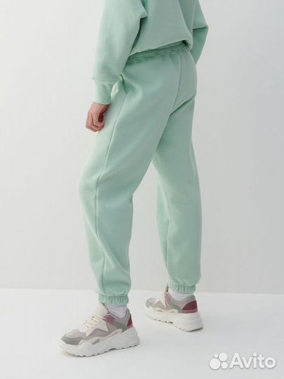 Кроссовки новые женские 38 размер Reserved