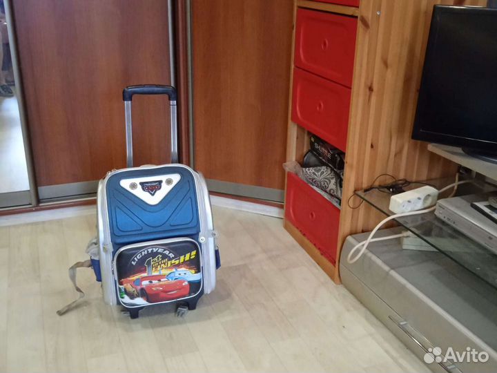 Школьный рюкзак на колесиках