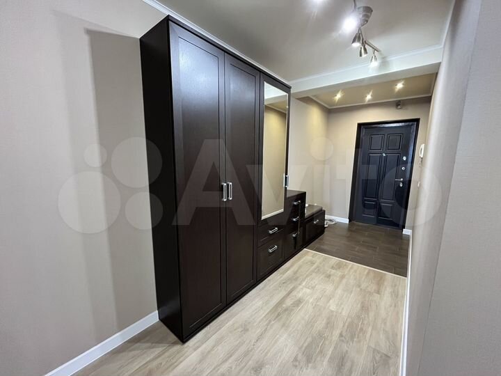 2-к. квартира, 64 м², 3/14 эт.