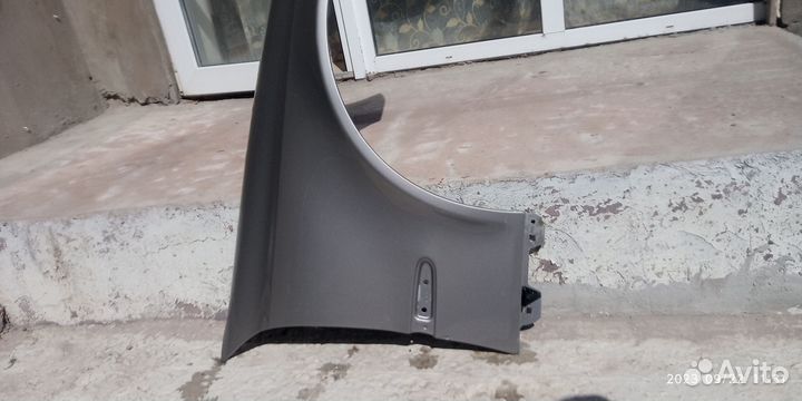 Mercedes 211 крыло