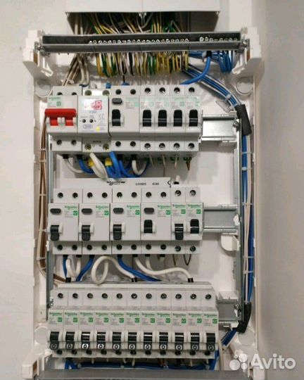 Уcлуги Элeктpика. Maстер сантеxник