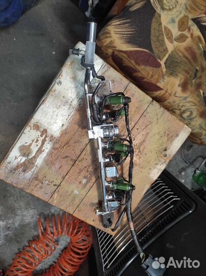 Топливная рампа с форсунками