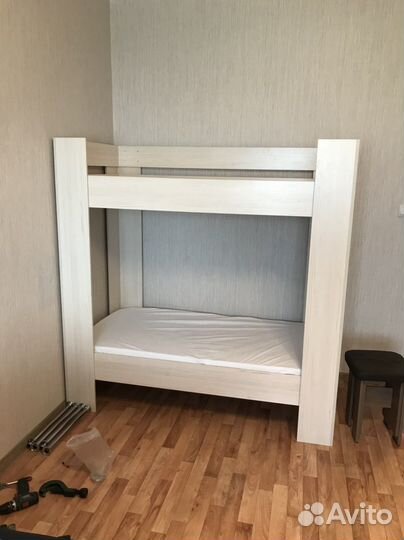 Двухъярусная кровать с матрасом