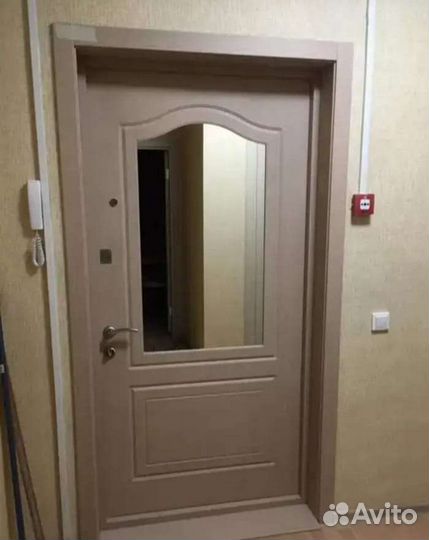 Дверь входная металлическая с зеркалом 833