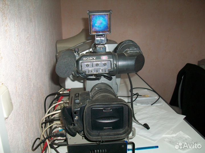 Продам профессиональную видеокамеру sony DSR-250