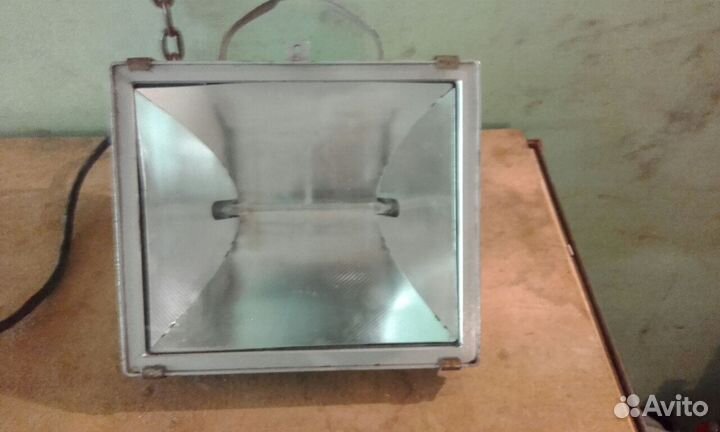 Уличный фонарь прожектор