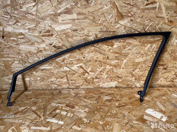 Обшивка рамки двери передней правой Toyota Avensis