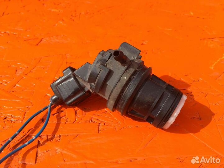 Насос (моторчик) омывателя стекла Toyota 2003 RAV