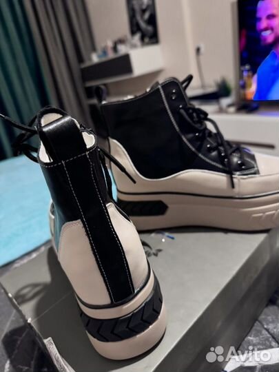 Ботинки для девочки 24