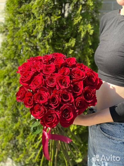 Красные розы 27шт