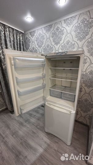 Холодильник бу Indesit