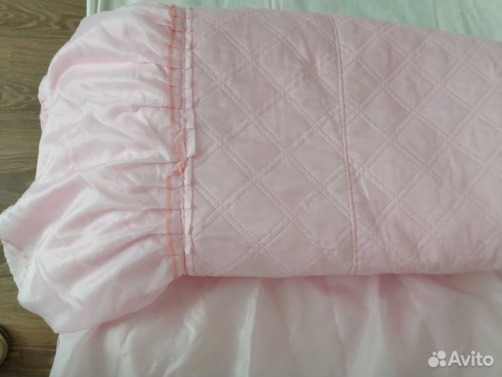 Покрывало на кровать стеганное нейлоновое