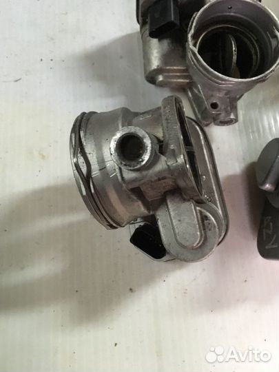 Дроссельная заслонка 038128063G