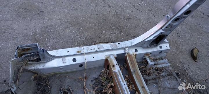 Порог кузова передний правый Toyota Carina AT211