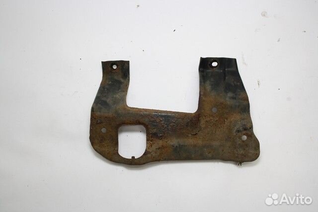 Кронштейн брызговика бампера 6400A590 Mitsubishi