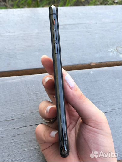 Телефон iPhone 10