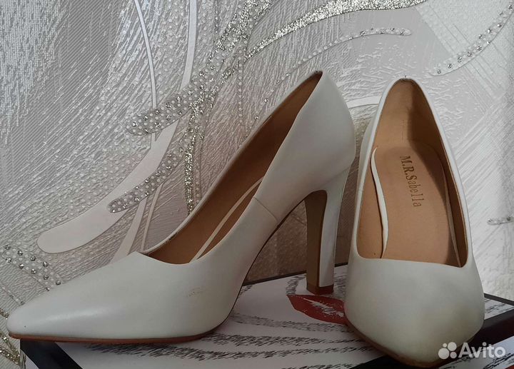 Свадебное платье и туфли