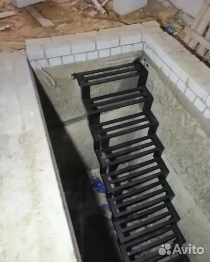 Металлический каркас лестницы под обшивку