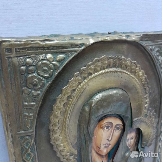 Икона Казанской Божией Матери в окладе