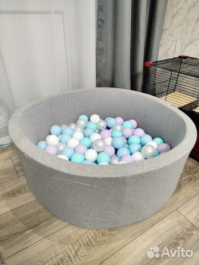 Сухой бассейн с шариками