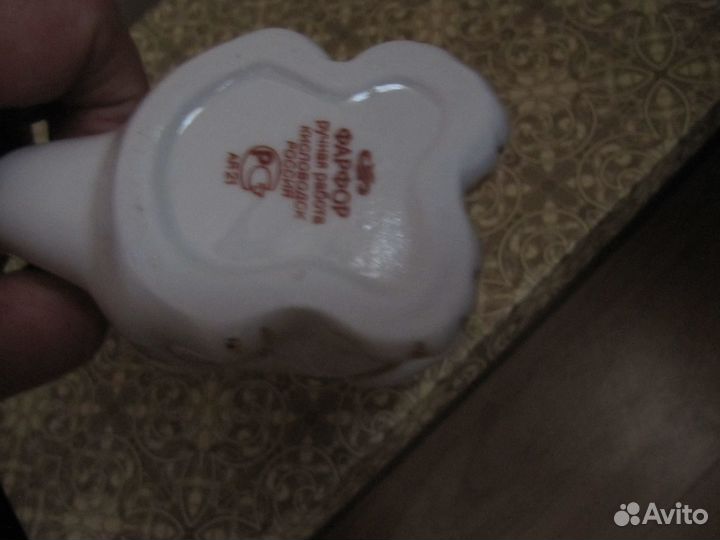 Поильник и фигурки кошечек