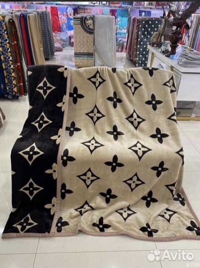 Брендовые пледы и покрывала