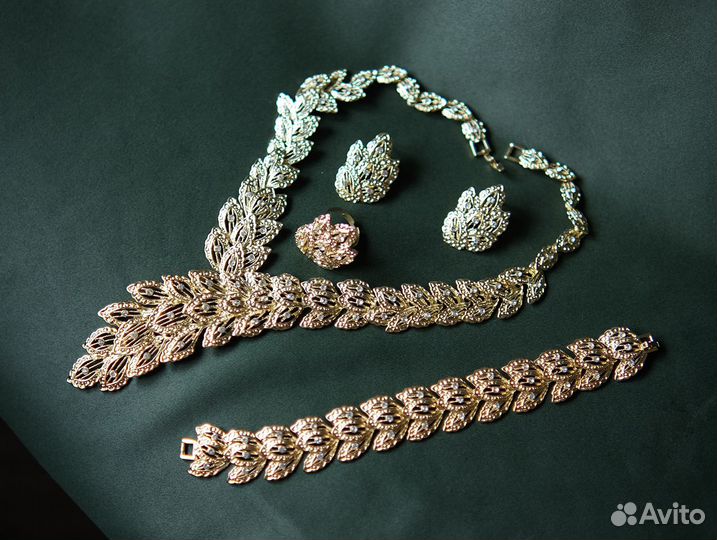 Комплект украшений колье, браслет, серьги, кольцо