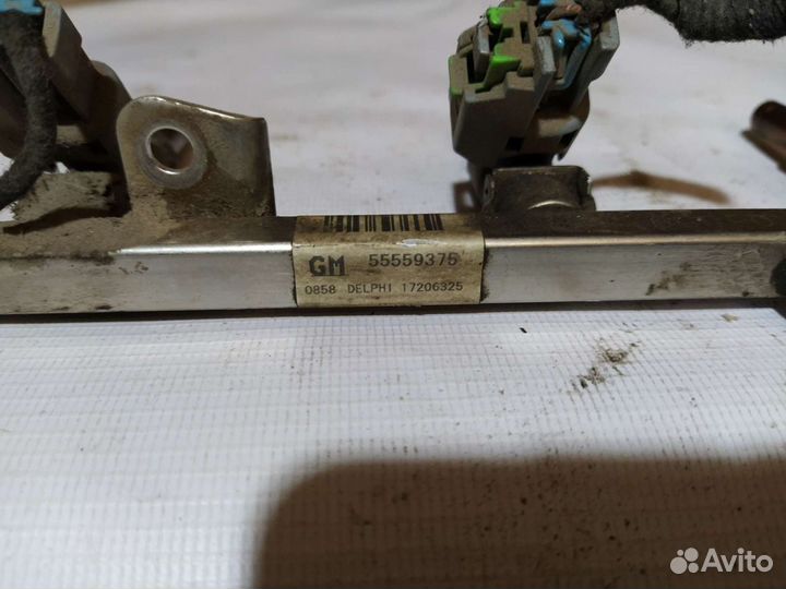 Opel Astra H Рамка топливная с форсунками