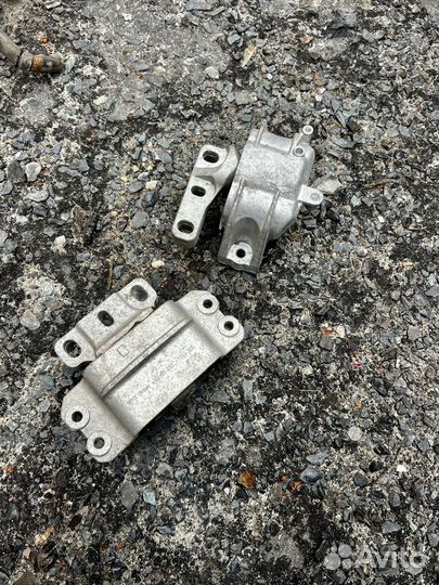 Подушка двигателя passat б6