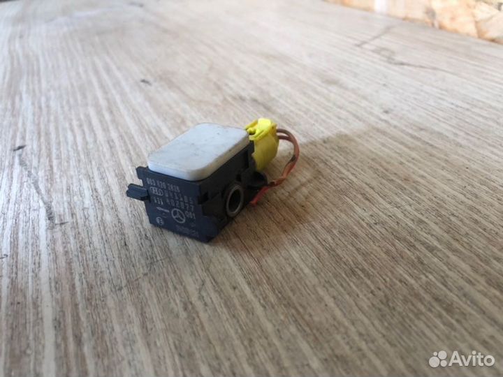 Датчик удара Mercedes-Benz S-Class W221