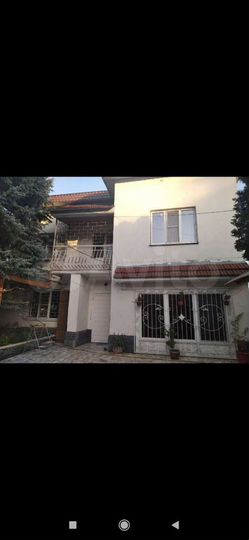 Дом 235 м² на участке 4,4 сот.